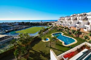 Kolam renang di atau dekat dengan Ático en Mar de Nerja