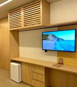 Resort Tororomba في أولايفينزا: تلفزيون بشاشة مسطحة معلق على الحائط