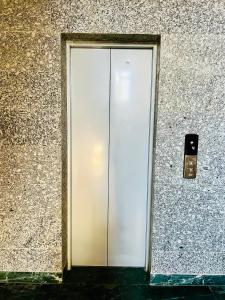 een glazen deur aan de zijkant van een gebouw bij Park View Spacious Apartment with Hall , AC and Kitchen in kolkata