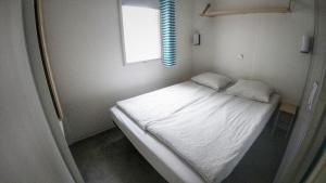Postel nebo postele na pokoji v ubytování Triocamp Praha