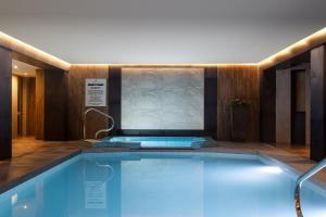 a large swimming pool in a hotel room at Pergola Hotel & Spa in Mellieħa