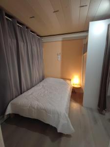 A bed or beds in a room at Residence l'Oncet - Appartement 8 personnes