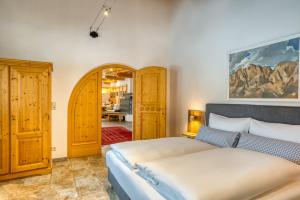 a bedroom with a bed and a painting on the wall at Landhaus Moritz in Leutasch