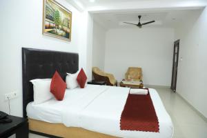 A bed or beds in a room at Hotel Moon Residency Near Yashobhoomi Convention Centre