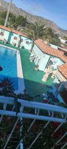 Uitzicht op het zwembad bij Finca amor y sueño isa of in de buurt