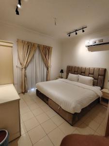 a bedroom with a large bed in a room at شقق لين in Al Khobar