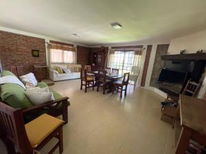 a living room with a couch and a dining room at Paz Cerca de Termas Grandes in Gualeguaychú