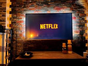 TV a/nebo společenská místnost v ubytování Studio raffiné vue mer - Propriano - Corse du sud
