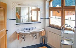 Łazienka w obiekcie Schoene Ferienwohnung - Pfunds