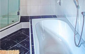 Łazienka w obiekcie Schoene Ferienwohnung - Pfunds