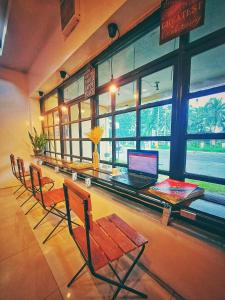 a table with a laptop computer on top of it at San Juanico Travellers Inn - RedDoorz in Tacloban