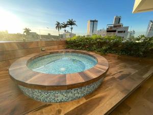 a hot tub sitting on top of a building at Apartamento 1Dorm piso 14 Equipe in Santa Cruz de la Sierra
