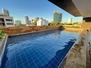 a swimming pool with a city skyline in the background at Apartamento 1Dorm piso 14 Equipe in Santa Cruz de la Sierra