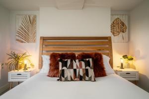 a bedroom with a white bed with a wooden headboard at Coppergate Mews Apartment 4 in Doncaster