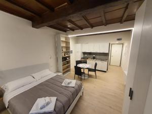 Ένα ή περισσότερα κρεβάτια σε δωμάτιο στο RESIDENZA I PORTICI