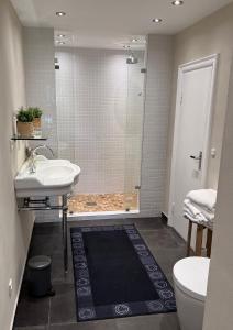 Bathroom sa Sölje Herrgård Annexet