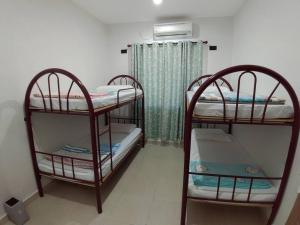 Postel nebo postele na pokoji v ubytování Kota Kinabalu Four Seasons Homestay 沙巴亚庇四季小屋 + 37 fotografií