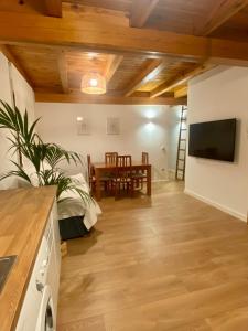 a living room with a bed and a dining room at La espiga de Segovia 2 in La Lastrilla