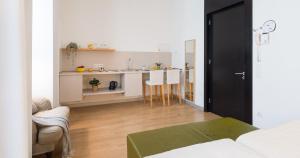 Kuchyňa alebo kuchynka v ubytovaní Hotel Catalina