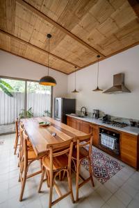 Kuchyň nebo kuchyňský kout v ubytování Casa Keshet