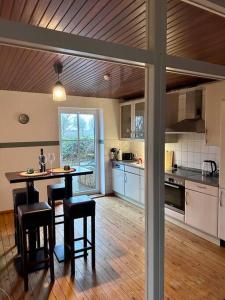 Η κουζίνα ή μικρή κουζίνα στο Ferienhaus am Poggensee