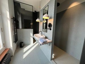 a bathroom with a sink and a mirror at Villa Ellerslie in Saint Malo
