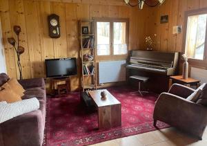 Prostor za sedenje u objektu Chalet authentique avec magnifique vue