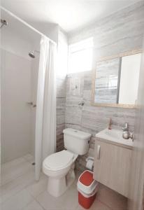 Phòng tắm tại Hermoso Apartamento Estancia Tranquila por dias, semanas o meses