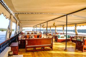 Vstupní hala nebo recepce v ubytování Dahabiya Queen Tyi II Nile Cruise