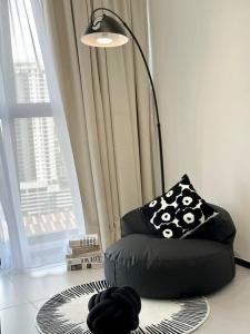 Georgetown Modern Stylish Urban 3BR, InfinityPool with Seaview, 3 Queen bed的休息区