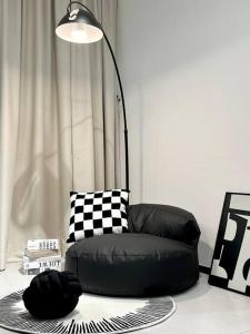 Georgetown Modern Stylish Urban 3BR, InfinityPool with Seaview, 3 Queen bed的休息区