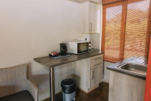 Kruger View Chalets的厨房或小厨房