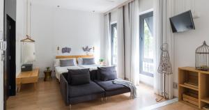 Televízia a/alebo spoločenská miestnosť v ubytovaní Hotel Catalina