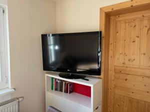 Televízia a/alebo spoločenská miestnosť v ubytovaní Apartment Ausseerland - willkommen bei Freunden