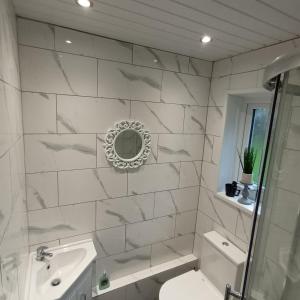 Ванна кімната в Le Hub - Roundhay Leeds - 1-Bed Studio & Ensuite
