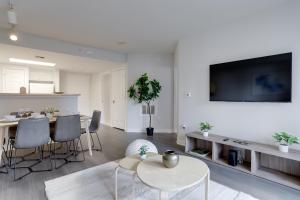Gallery image of Apartment Just Steps from Ballston Subway Station in Arlington