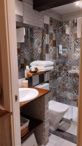 a bathroom with a sink and a toilet at Hotel La Casa Chacinera in Candelario