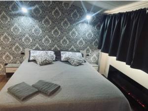 Postel nebo postele na pokoji v ubytování Suites GREY in centro Randazzo