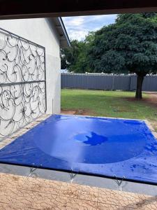 a blue mat on the ground in a yard at Lilibeth guesthouse in Parys