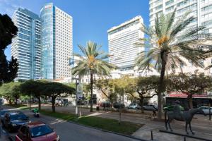 Billede fra billedgalleriet på Glamorous 3BR Penthouse near Rothschild Boulevard i Tel Aviv