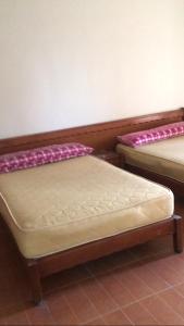 A bed or beds in a room at المعموره الشاطئ