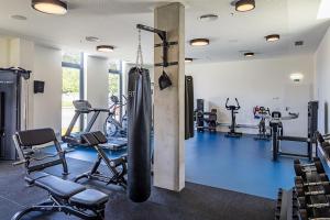 a gym with several treadmills and exercise machines at micampus Porto Asprela in Porto