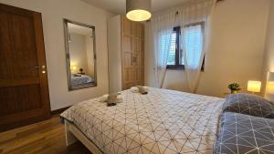 Łóżko lub łóżka w pokoju w obiekcie Apartment Bluemare with shared pool