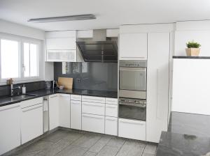 Kuchyň nebo kuchyňský kout v ubytování Ferienwohnung Canols für 6 Personen Valbella-Lenzerheide