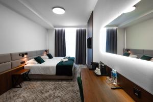 Postel nebo postele na pokoji v ubytování Restoria Hotel***