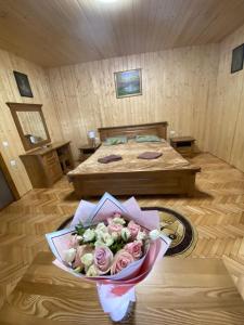 Postel nebo postele na pokoji v ubytování Садиба У Дохтора Відпочинок у Карпатах