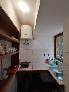 a small kitchen with a sink and a stove at Villa Florita in La Paz