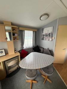 a living room with a table and a couch at Cornish Dreams in Newquay