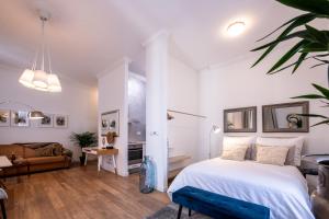 Posteľ alebo postele v izbe v ubytovaní Modern Downtown APT - renovated, on ideal location
