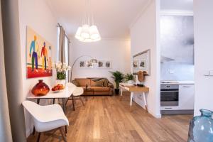 Kuchyňa alebo kuchynka v ubytovaní Modern Downtown APT - renovated, on ideal location